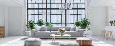 Wohnzimmer mit Fensterfront